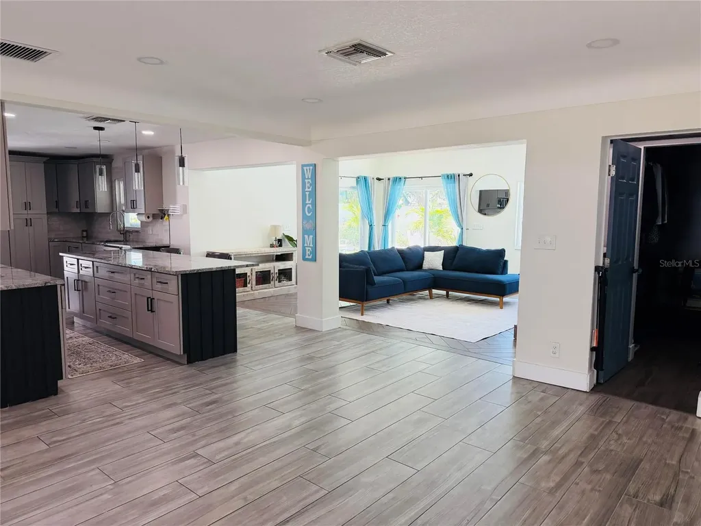 8280 32nd Avenue N St Petersburg FL 33710