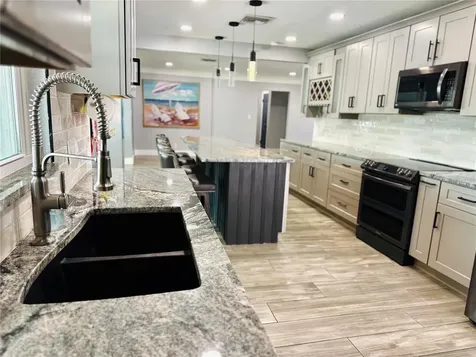 8280 32nd Avenue N St Petersburg FL 33710