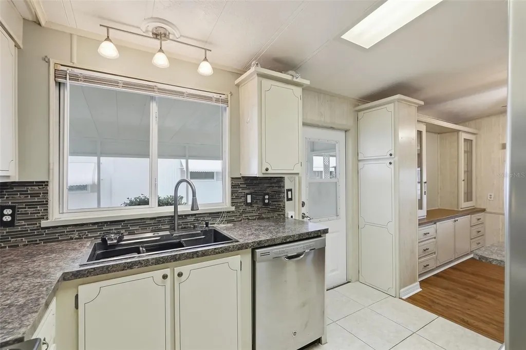 2101 Maui Drive Holiday FL 34691