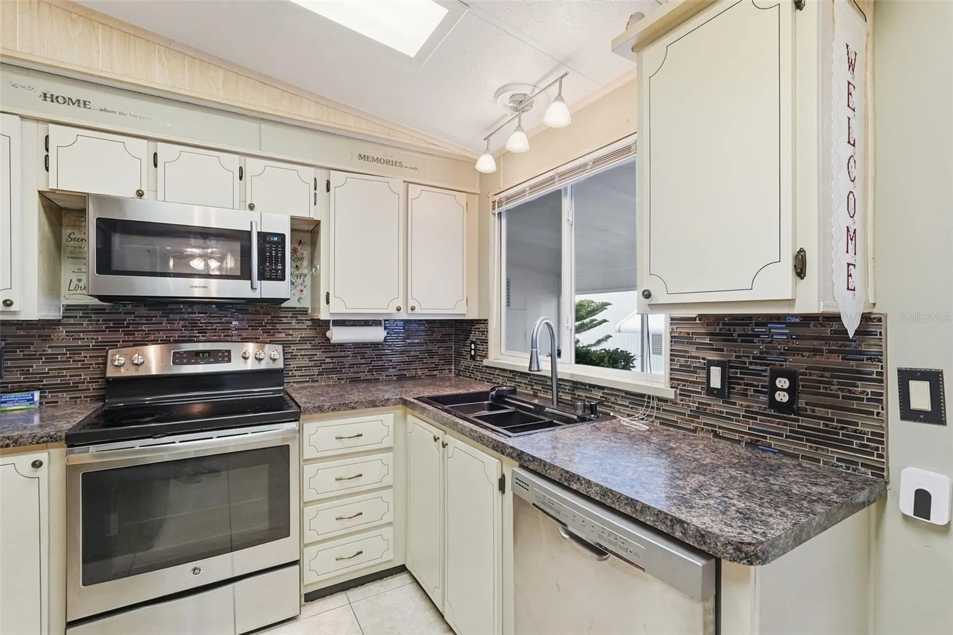 2101 Maui Drive Holiday FL 34691