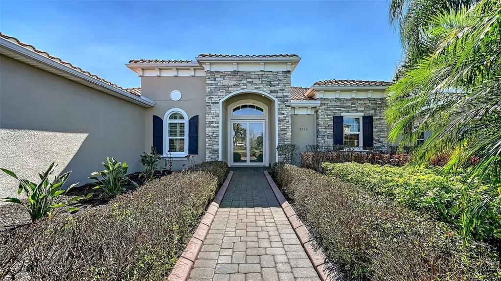 4709 Vasca Drive Sarasota FL 34240