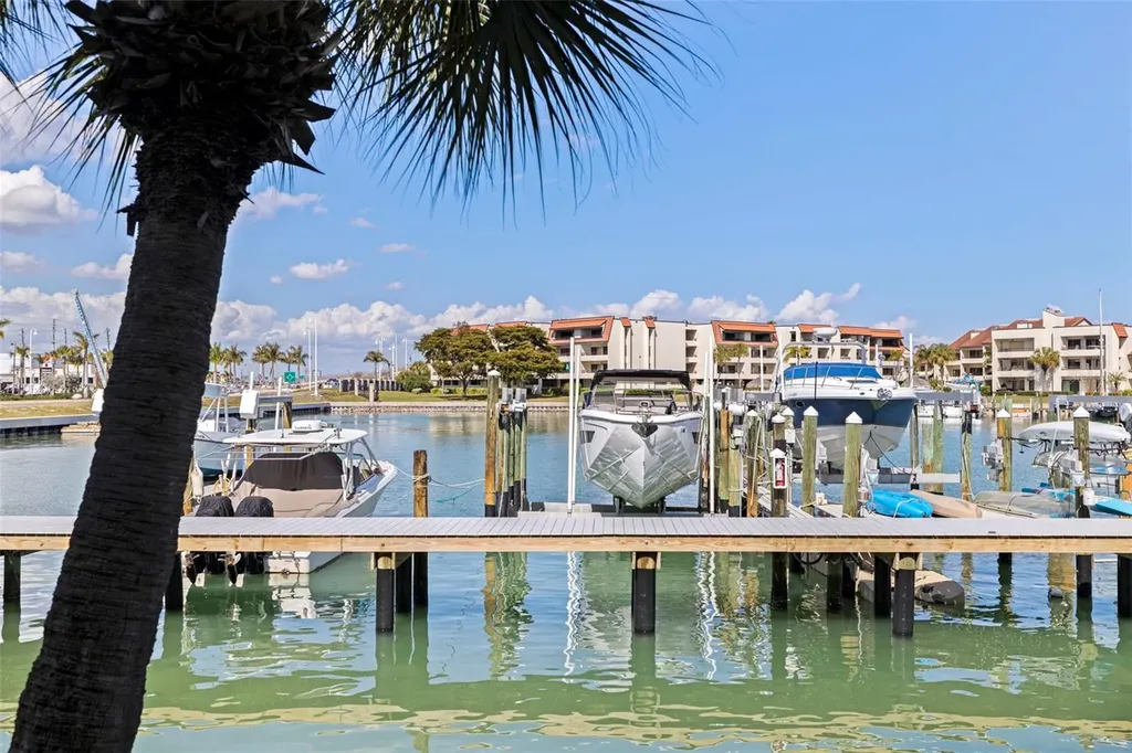 117 Yacht Club Lane Tierra Verde FL 33715