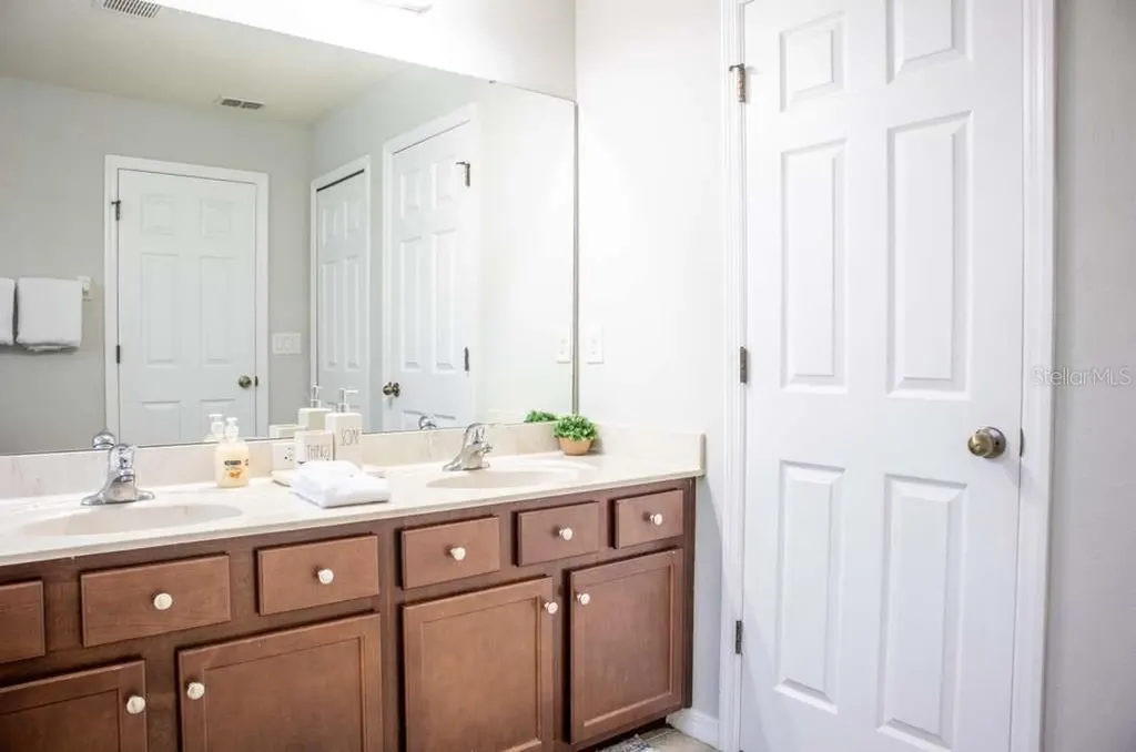 210 Las Fuentes Drive Kissimmee FL 34746