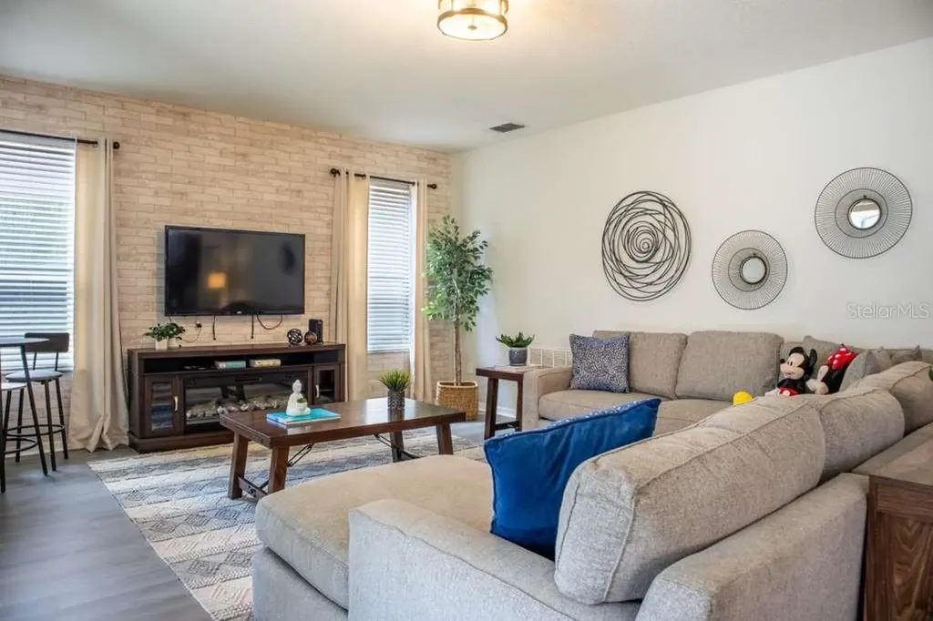 210 Las Fuentes Drive Kissimmee FL 34746