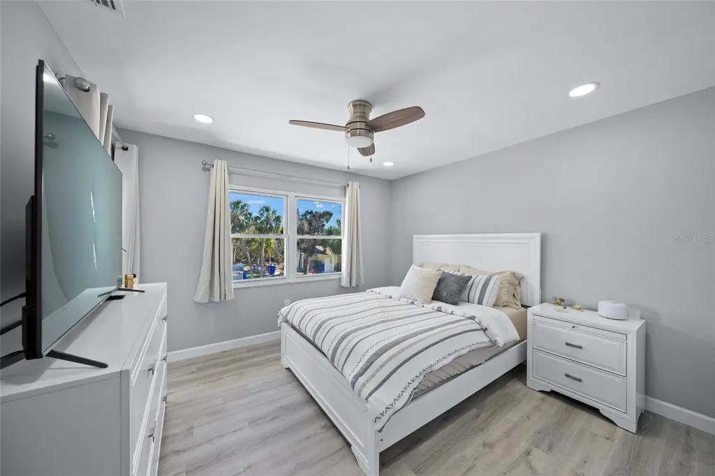 691 Gulf Bay Road Longboat Key FL 34228