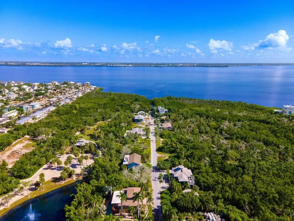 691 Gulf Bay Road Longboat Key FL 34228
