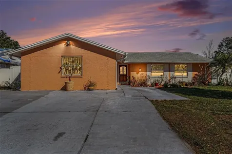6807 Dickinson Court Tampa FL 33634