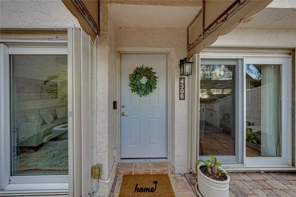4306 Harbor House Drive Tampa FL 33615