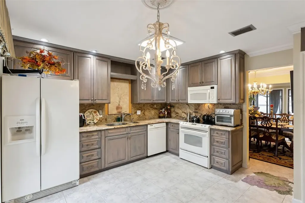 690 Lake Villas Drive Altamonte Springs FL 32701