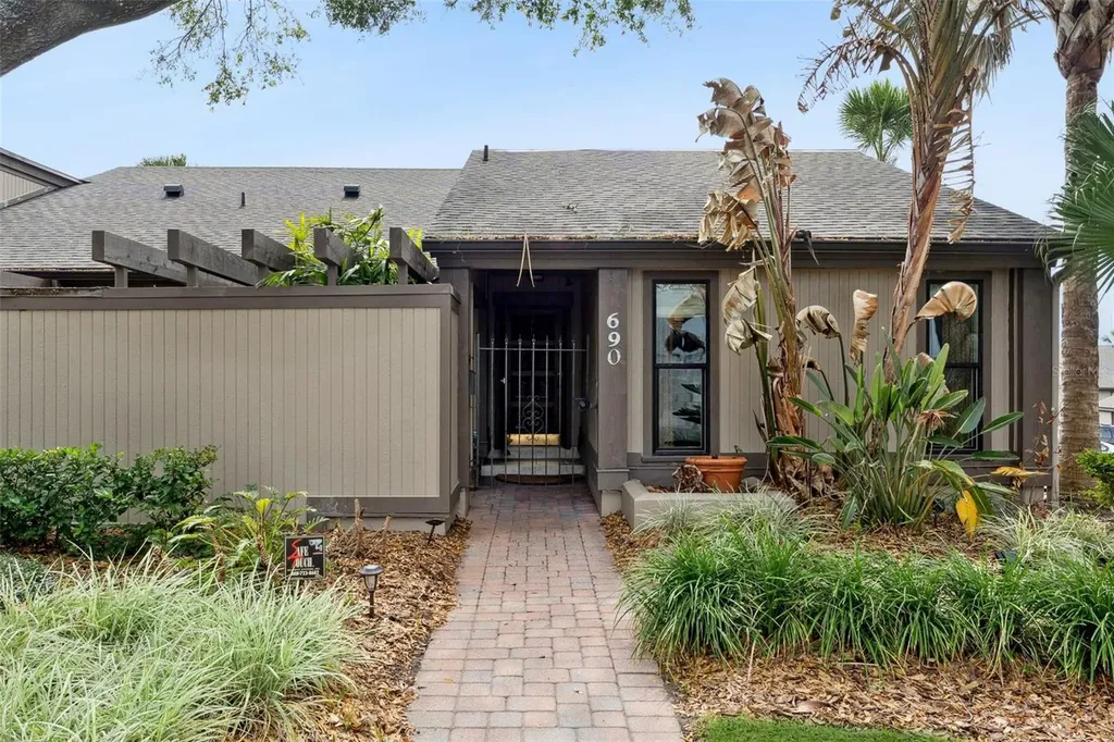 690 Lake Villas Drive Altamonte Springs FL 32701