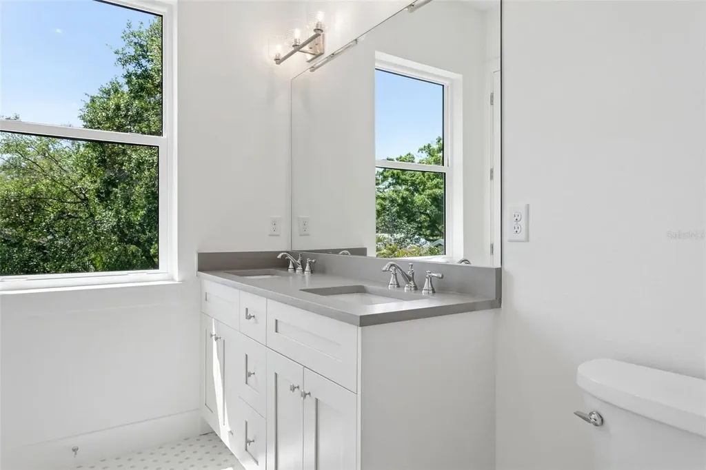 2704 W Tyson Avenue Tampa FL 33611