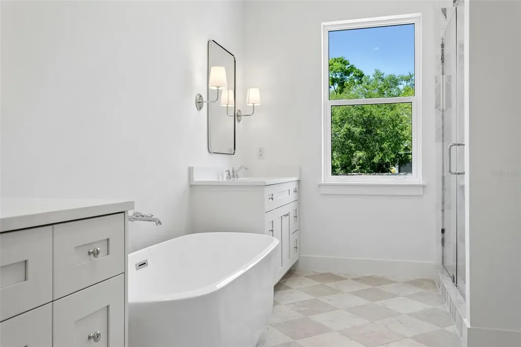 2704 W Tyson Avenue Tampa FL 33611