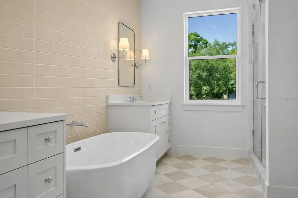 2704 W Tyson Avenue Tampa FL 33611
