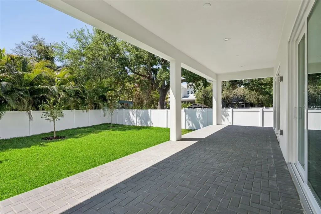 2704 W Tyson Avenue Tampa FL 33611