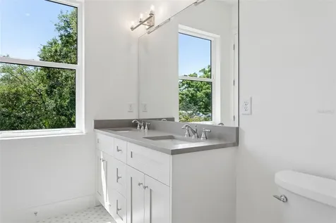 2704 W Tyson Avenue Tampa FL 33611