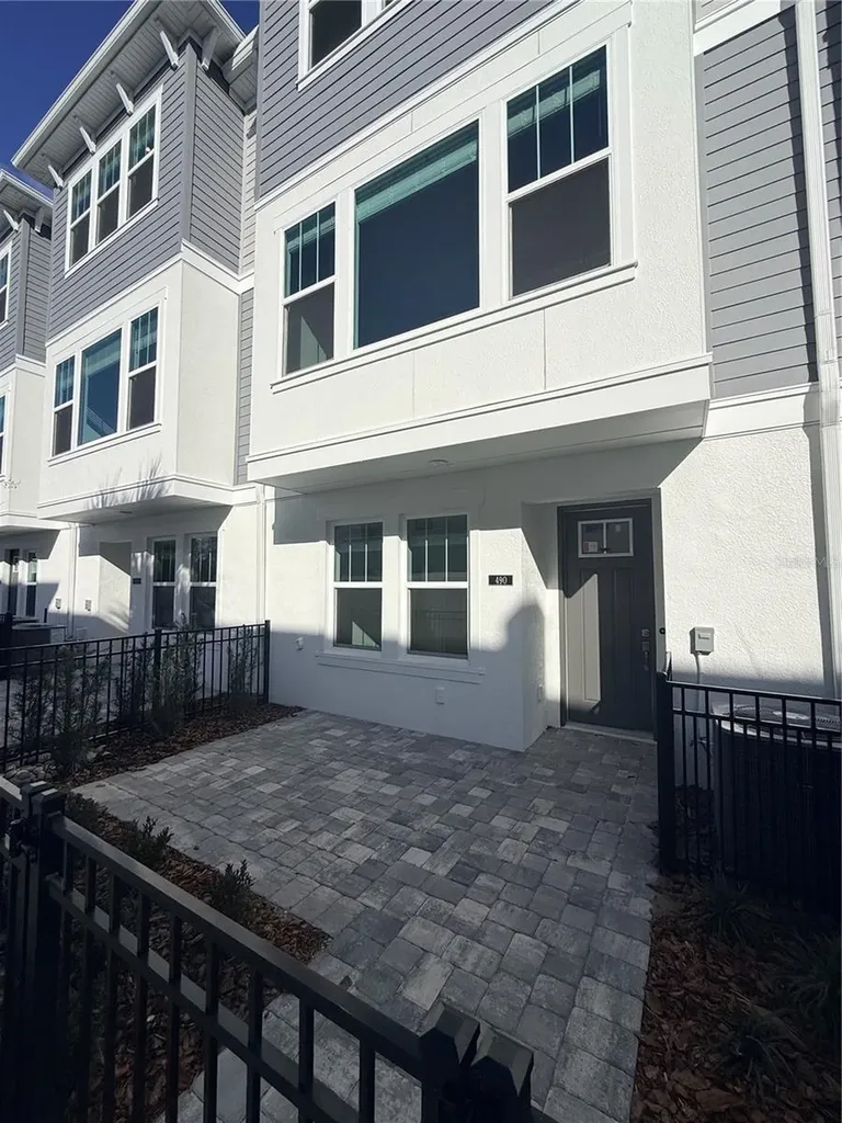 490 31st Way N St Petersburg FL 33713