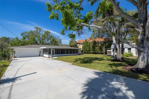 1433 Park Street N St Petersburg FL 33710