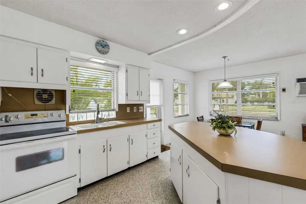 533 Granada Avenue Venice FL 34285