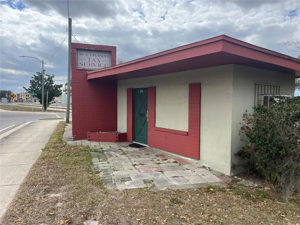 303 Scenic Highway N Lake Wales FL 33853