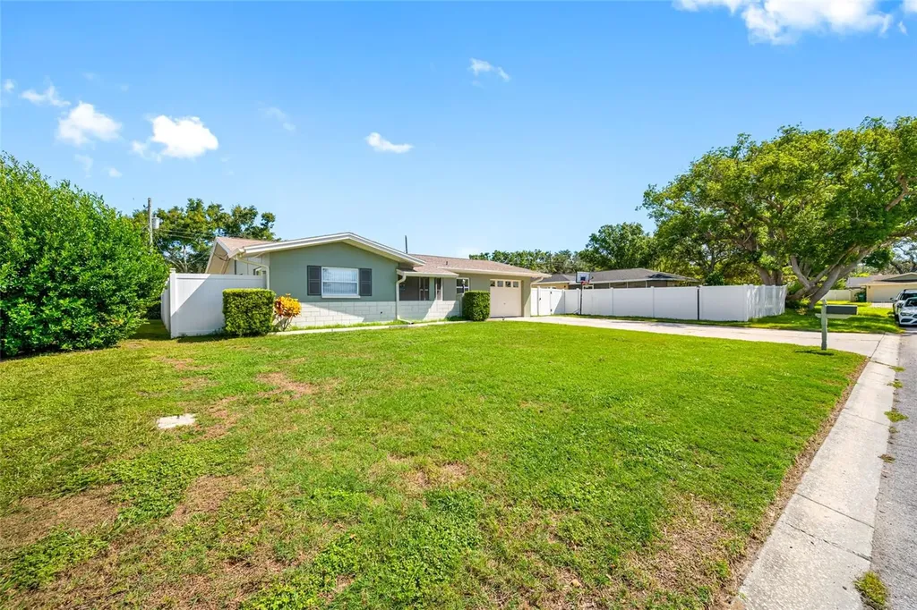 14095 Chamberlain Avenue Largo FL 33774