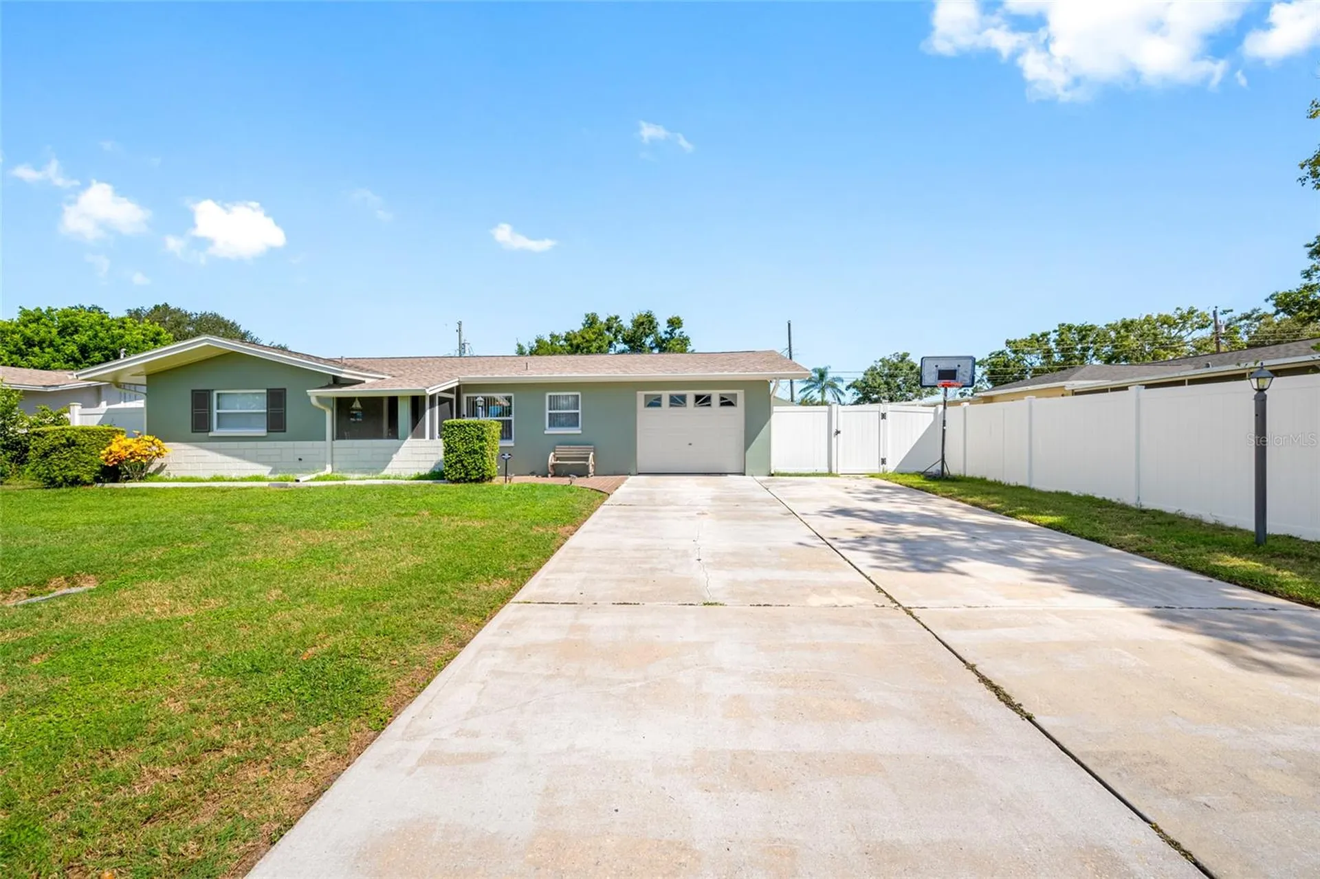 14095 Chamberlain Avenue Largo FL 33774