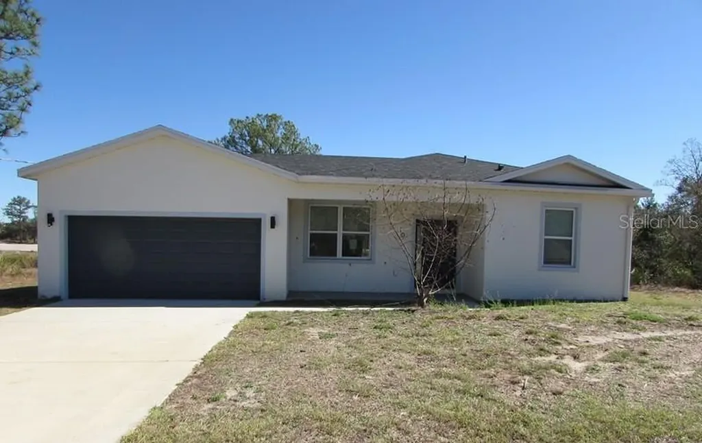 10 Fisher Loop Ocklawaha FL 32179