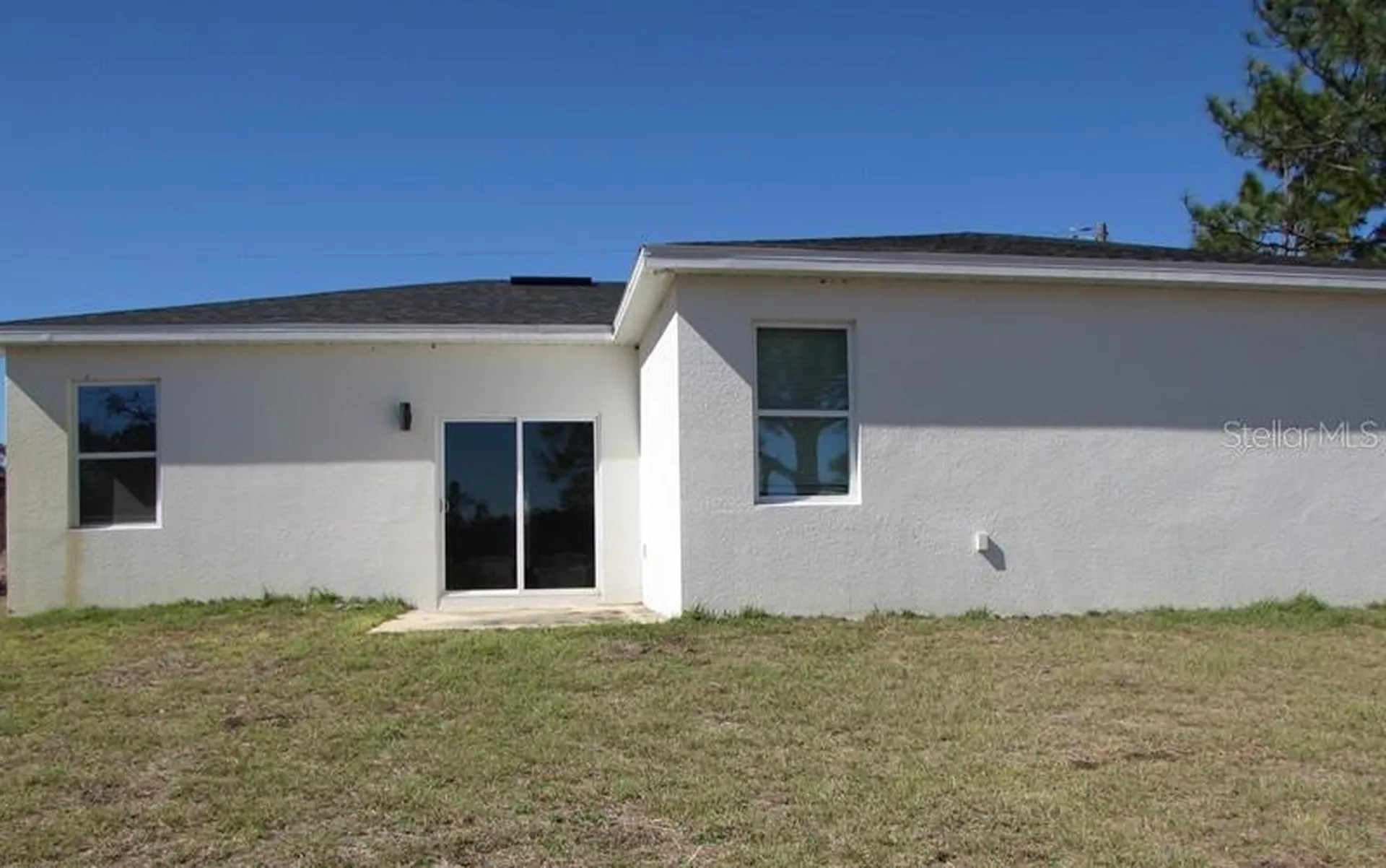 10 Fisher Loop Ocklawaha FL 32179