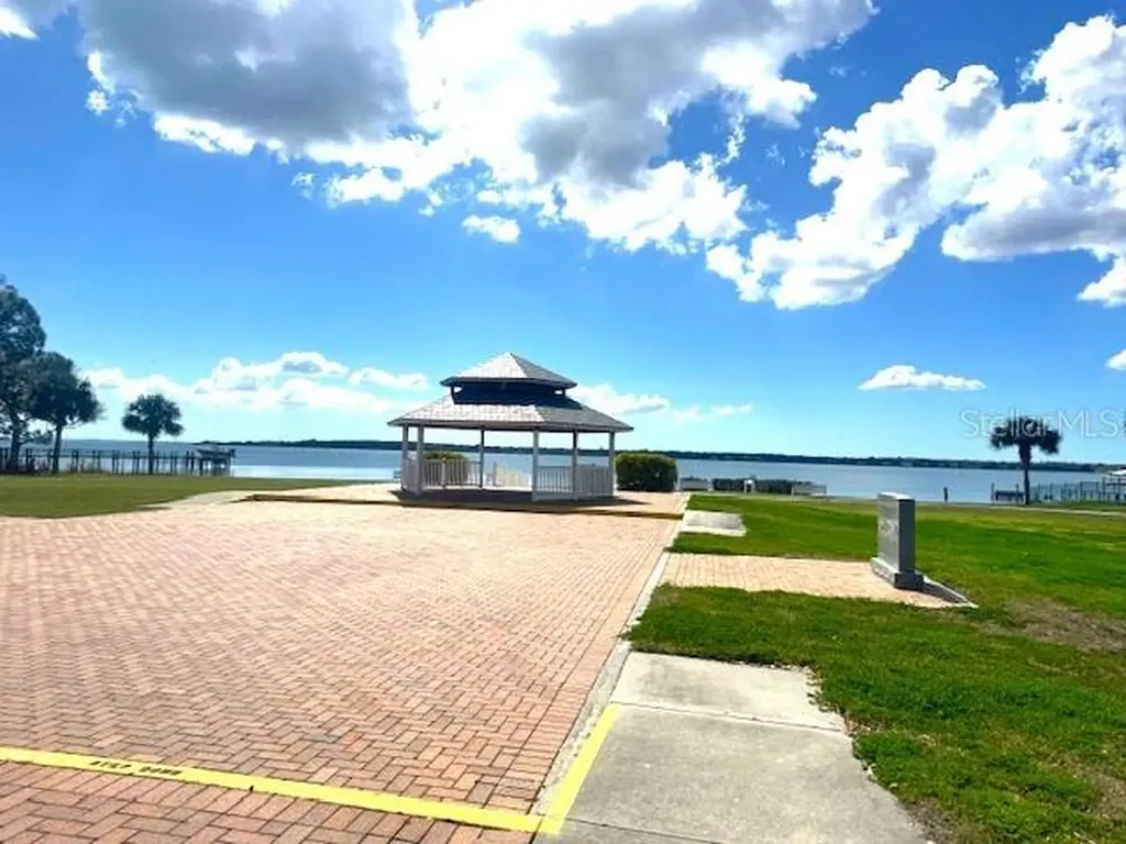 438 Lafayette Boulevard Oldsmar FL 34677