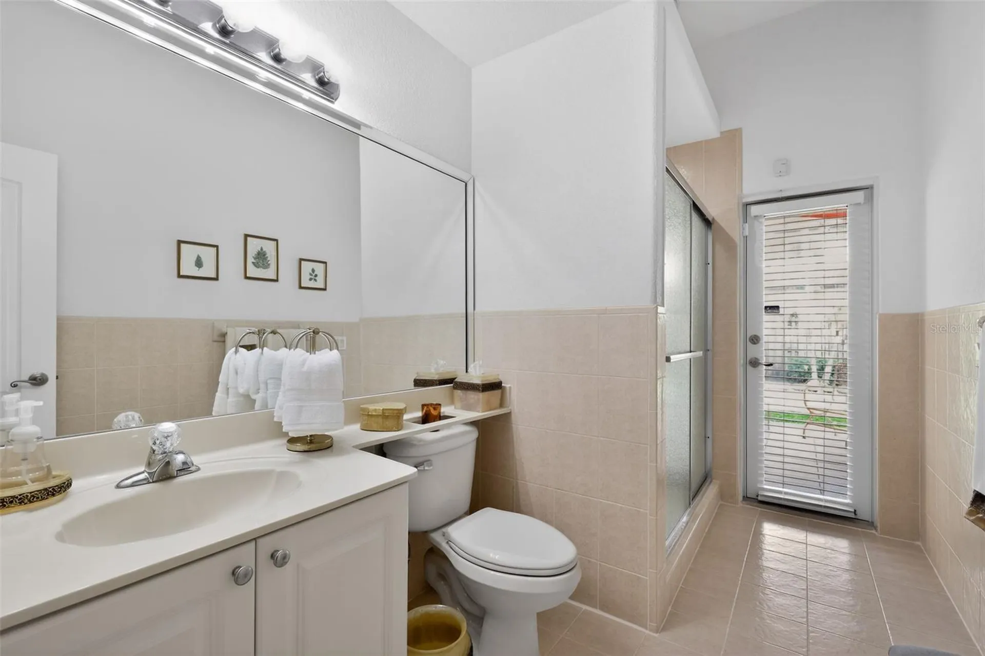 16613 NW 77th Path Miami Lakes FL 33016