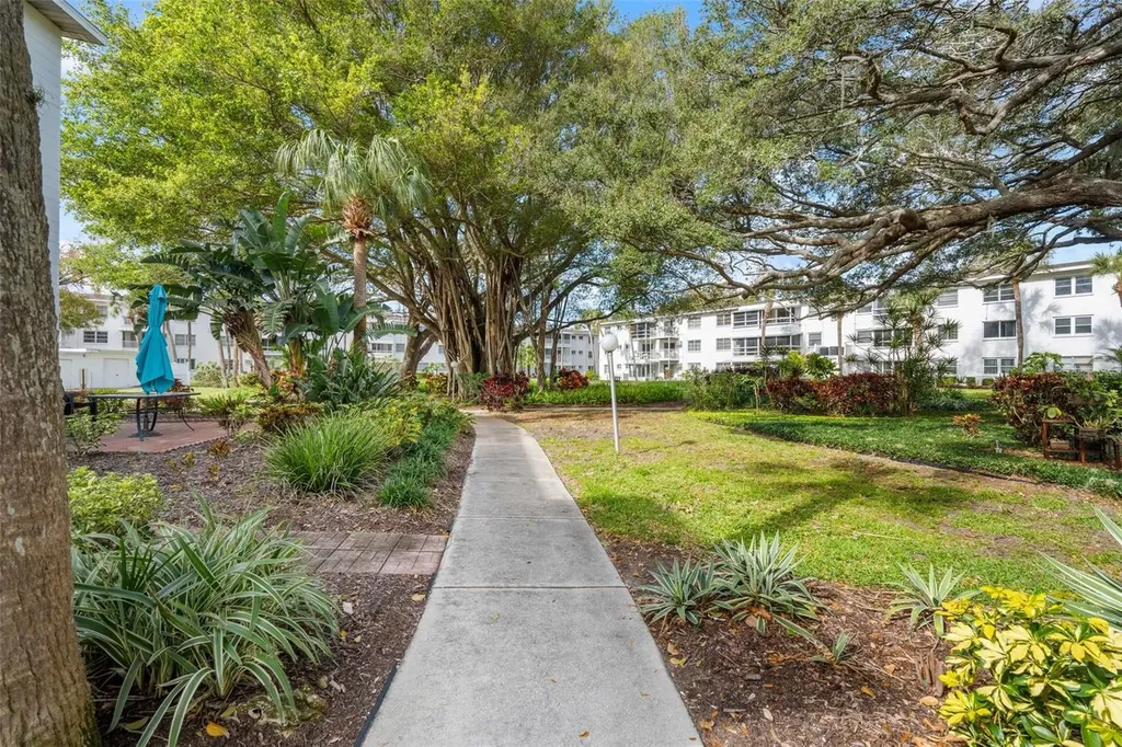 2039 Canal Drive Bradenton FL 34207