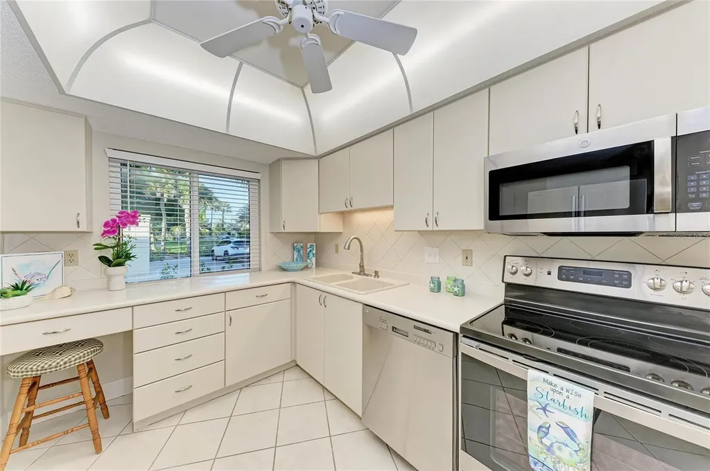 4835 Gulf Of Mexico Drive Longboat Key FL 34228