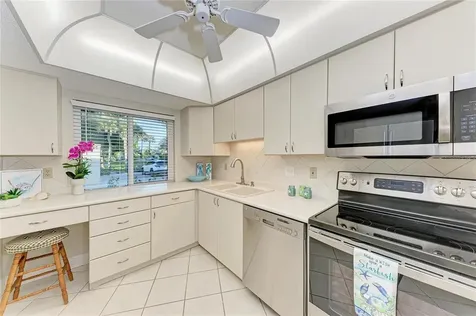 4835 Gulf Of Mexico Drive Longboat Key FL 34228