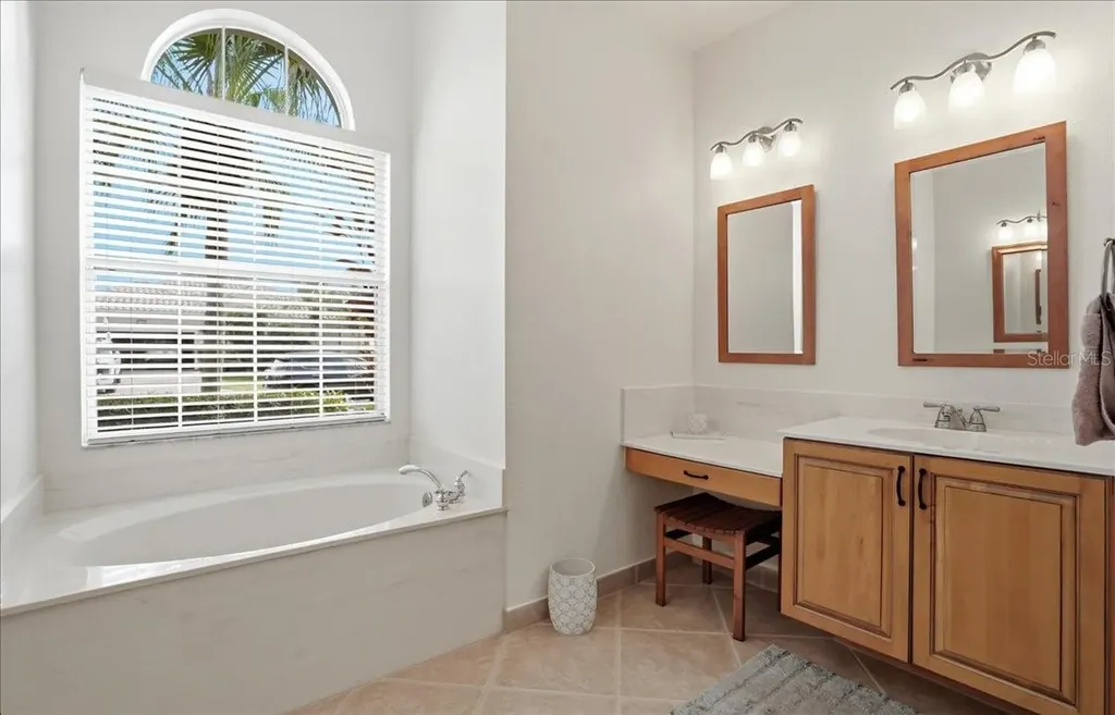 6558 41st Court E Sarasota FL 34243