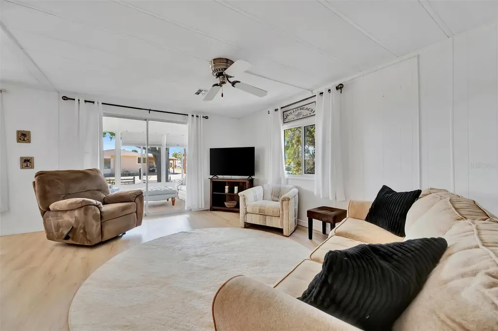 123 S Saint Thomas Circle Apollo Beach FL 33572