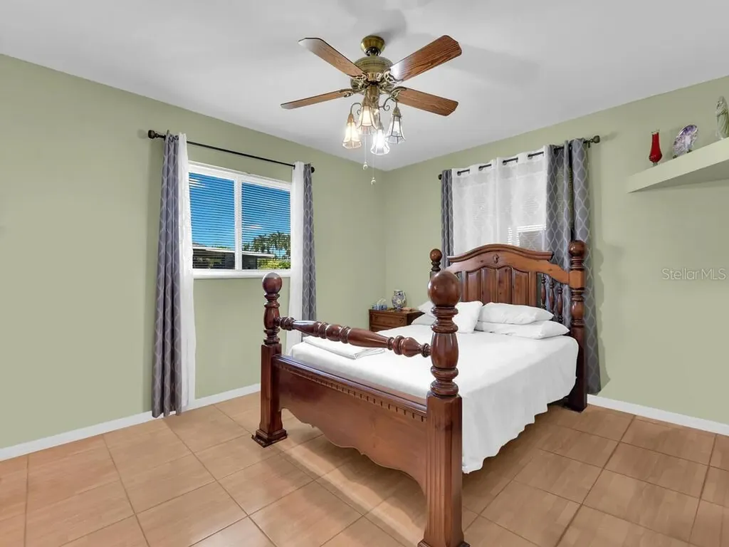 1433 SE 13th Terrace Cape Coral FL 33990