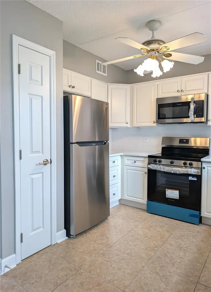 6990 Place De La Paix South Pasadena FL 33707