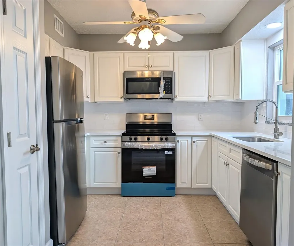 6990 Place De La Paix South Pasadena FL 33707