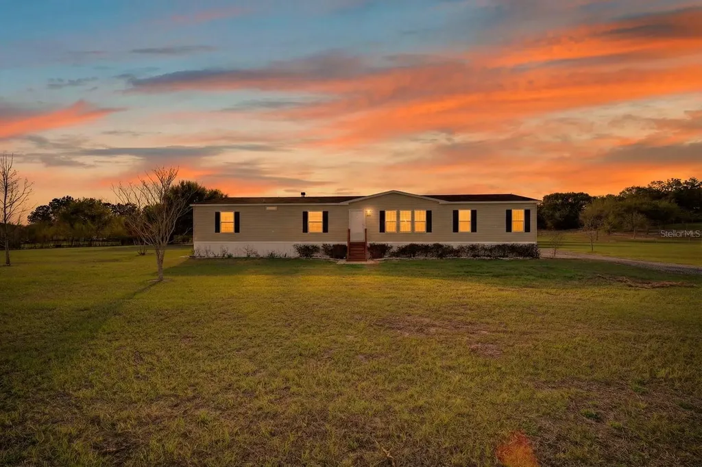 8009 Sergeant Pepper Drive Howey In The Hills FL 34737