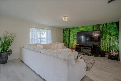 605 SW Sarner Pass Way E Winter Haven FL 33881