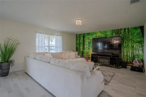 605 SW Sarner Pass Way E Winter Haven FL 33881
