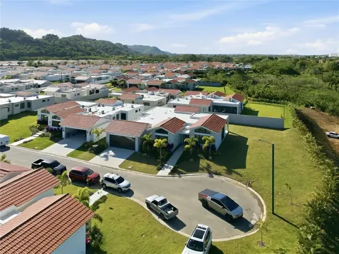 804 Camino De Las Verbenas Dorado PR 00646