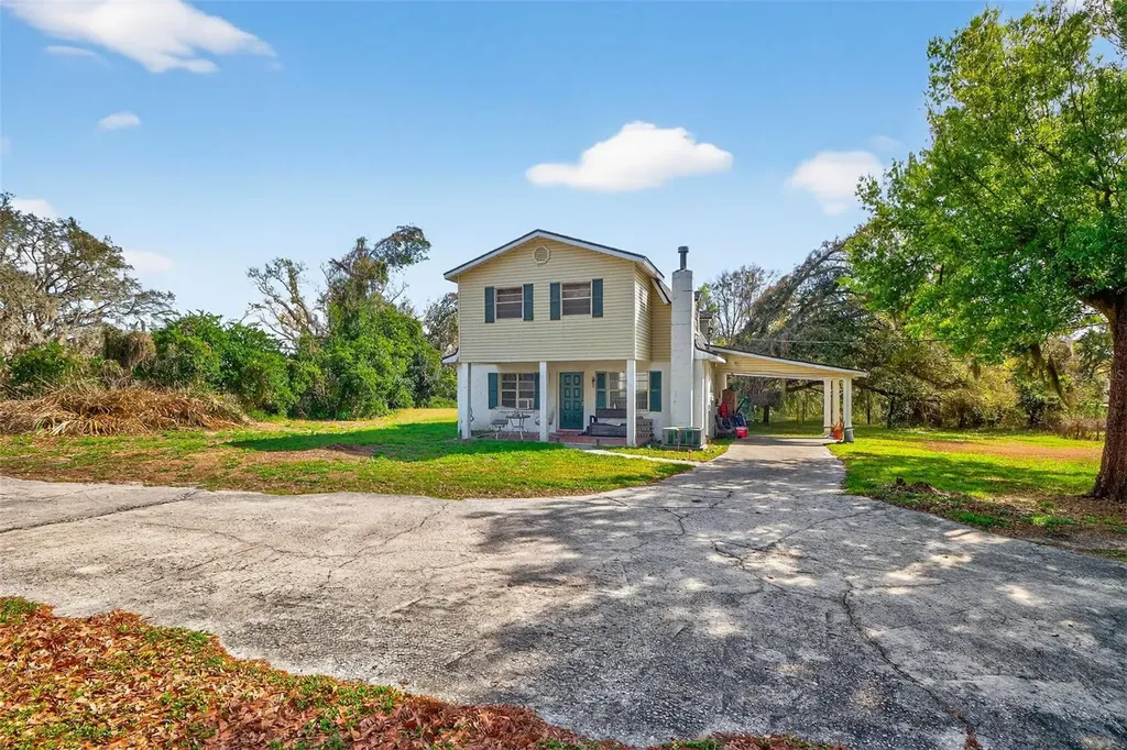 902 Two Houses Lane Seffner FL 33584