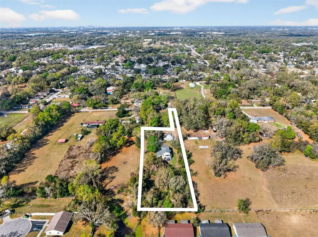 902 Two Houses Lane Seffner FL 33584