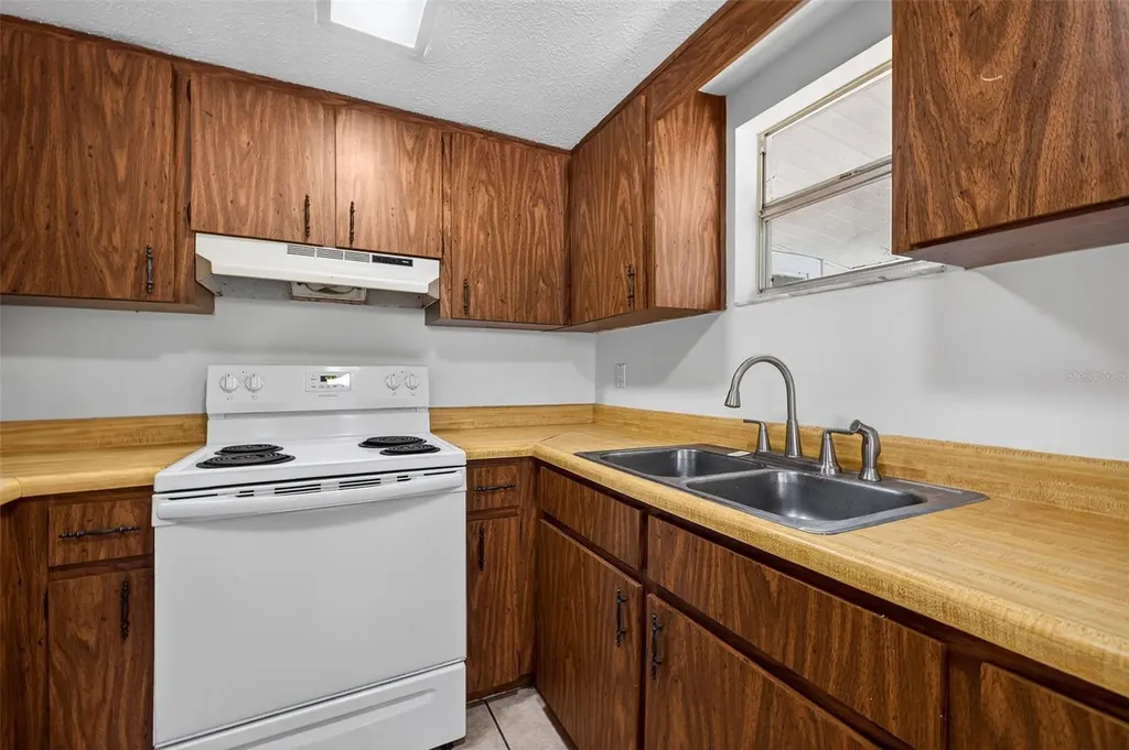 902 Two Houses Lane Seffner FL 33584