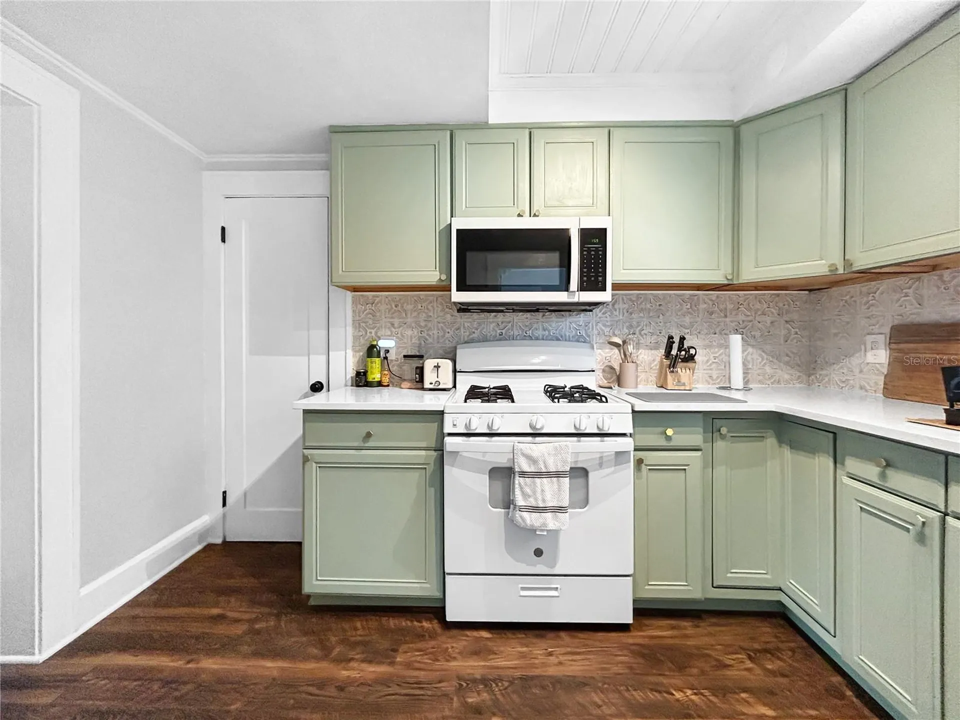 626 37th Avenue S St Petersburg FL 33705