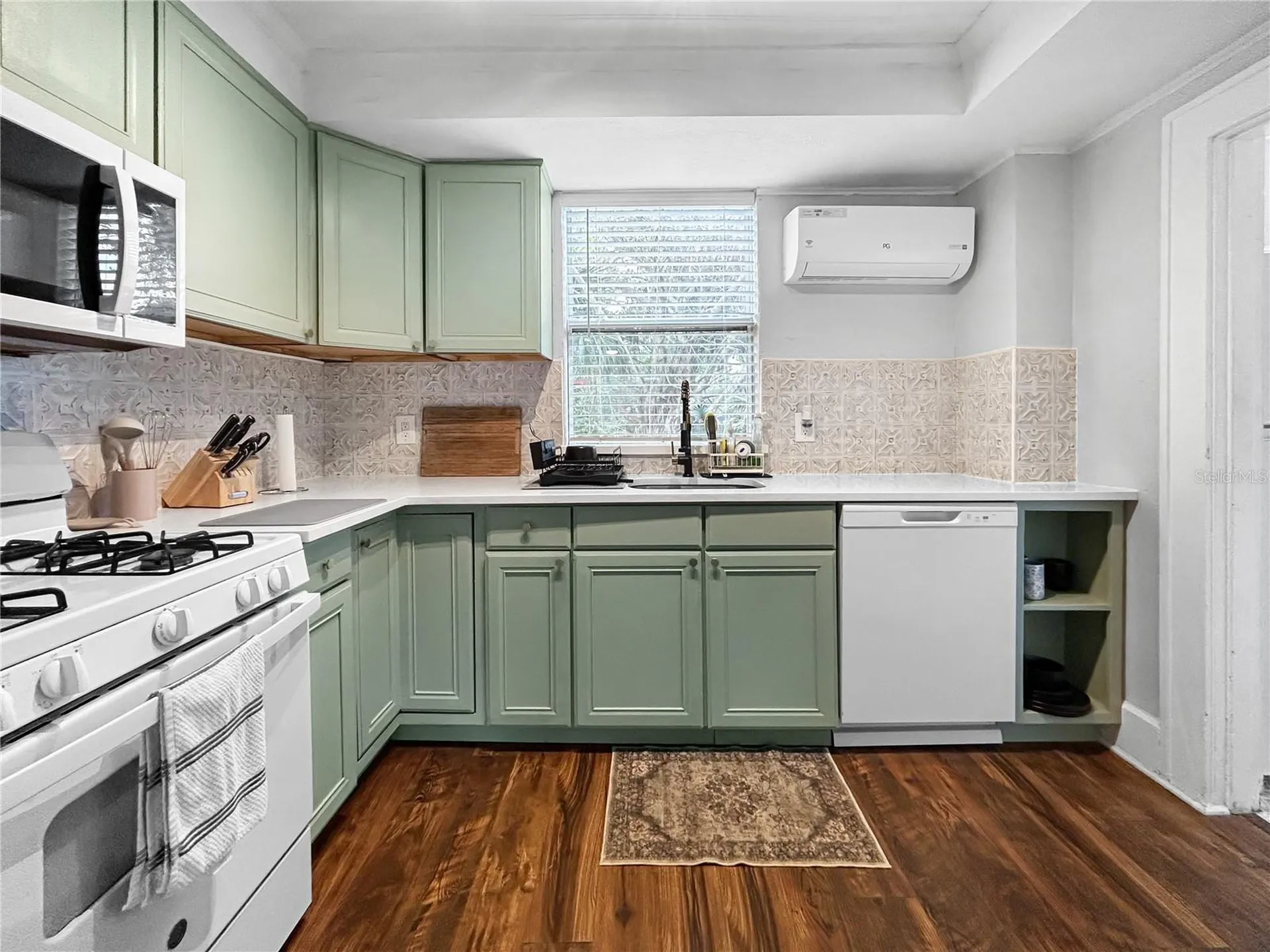 626 37th Avenue S St Petersburg FL 33705