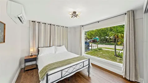 626 37th Avenue S St Petersburg FL 33705