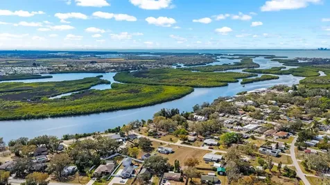 910 Lytle St SW Ruskin FL 33570