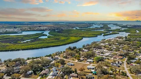 910 Lytle St SW Ruskin FL 33570
