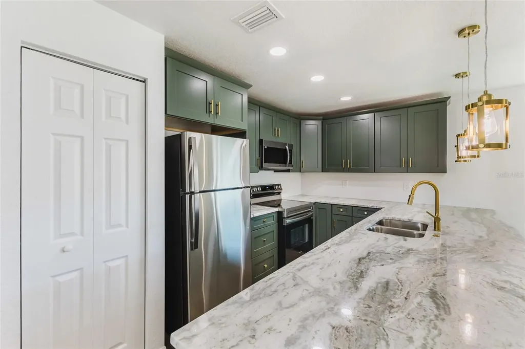 6254 Spinnaker Boulevard Englewood FL 34224